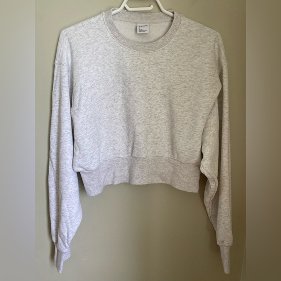 Aritzia TNA Perkins Cropped Sweatshirt Heather Grey Size Small Dolman Sleeves - Picture 2 of 10